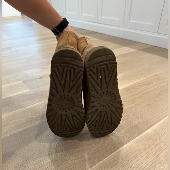 UGG Short - Chestnut, gently used - 8 - Picture 2 of 5